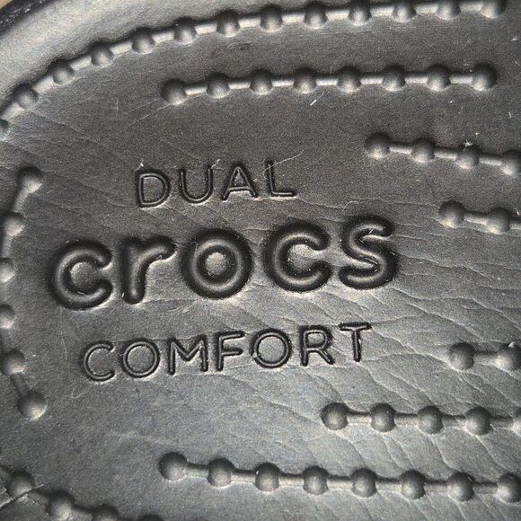 Crocs Women's Sanrah Black Metal Block Flat Flip Flop Thong Sandals Size 6 READ - Picture 8 of 10